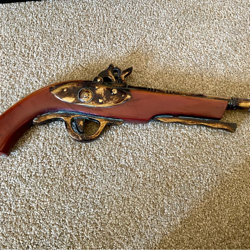 Vintage Style Decorative Pistol in Red and Black - Picture 3 of 6